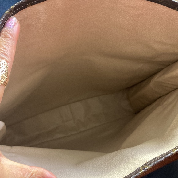 Authentic Louis Vuitton Sac Flat - Picture 7 of 9